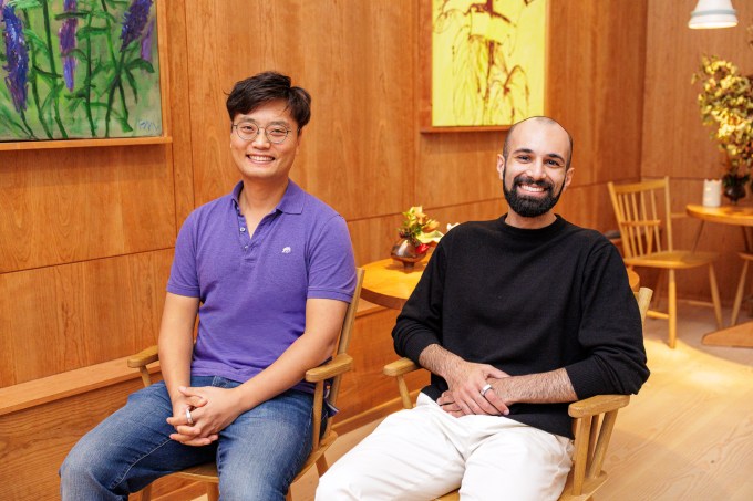 Former Meta employees launch a ring to take voice notes and control music